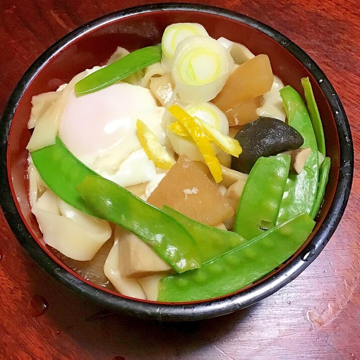 絹さやたっぷり玉子ほうとう煮込みうどん。